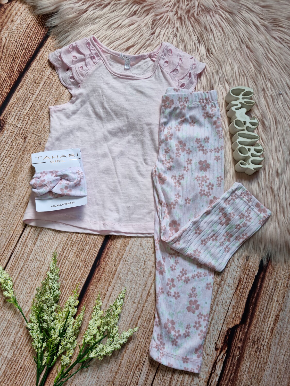 Set 3 piezas, blusa color rosa pastel + leggins flores + cintillo, 4T