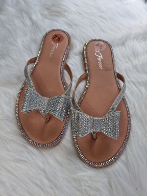 Sandalias con lacito plateado, Talla 7 1/2