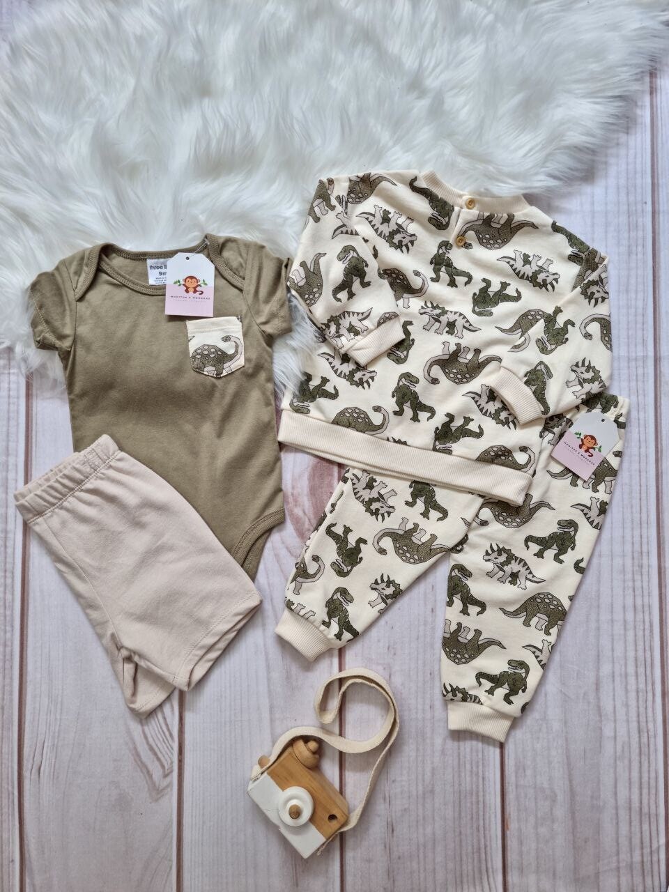 Set 4 piezas dino, body + abrigo + short + pantalón, 9 meses
