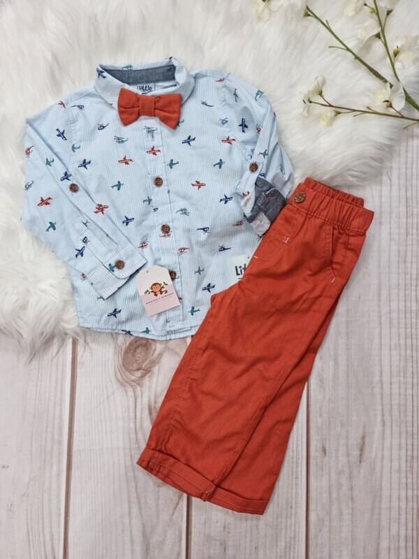 Set 3 piezas, camisa manga larga celeste avioncitos + pantalón color ladrillo + corbatín, 18 meses