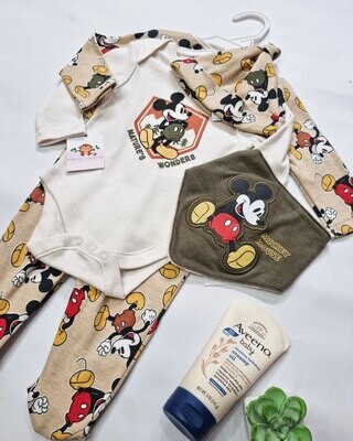 Set 4 piezas Mickey Mouse, monito + body + gorrito + babero, 3 a 6m