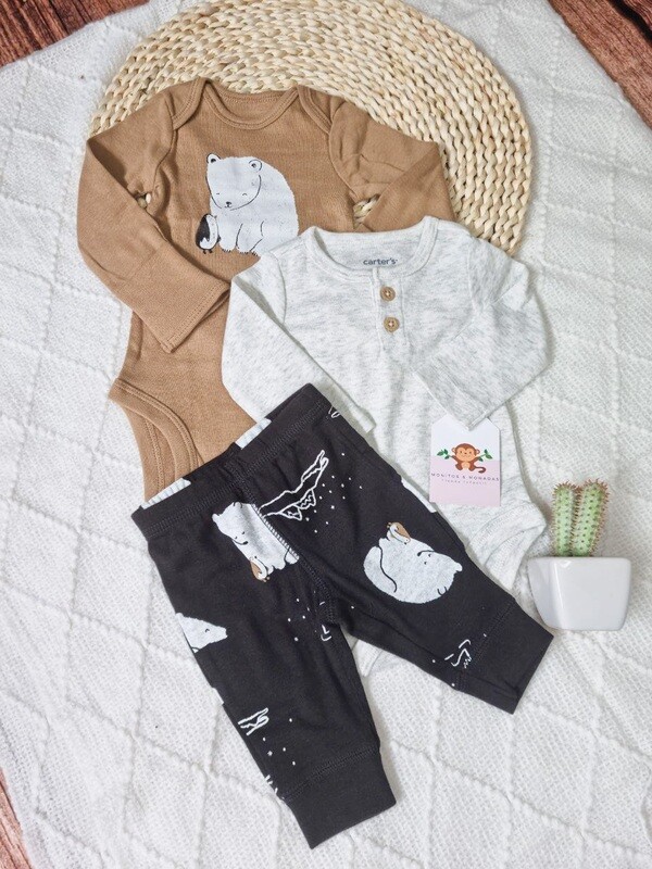 Set 3 piezas, 2 bodys café  y gris, osito polar + pantalón negro, Rn