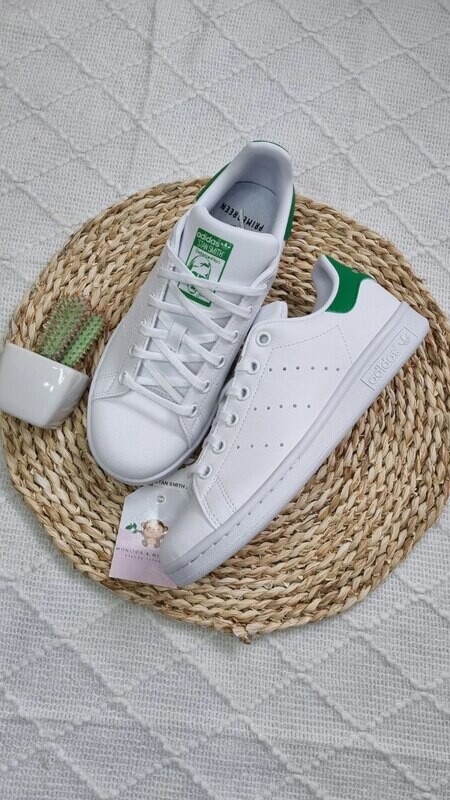 Zapatos blancos con detalles verde, talla 4us (36)