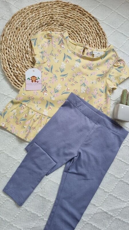 Set 2 piezas Max Studio, blusa amarilla pastel con detalles de flores + leggins azules, 18 meses
