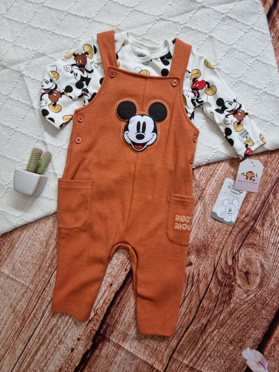 Overall Mickey Mouse + bodysuit beige estampada, 6 a 9m