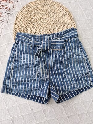 Short jean, American Eagle, talla 0