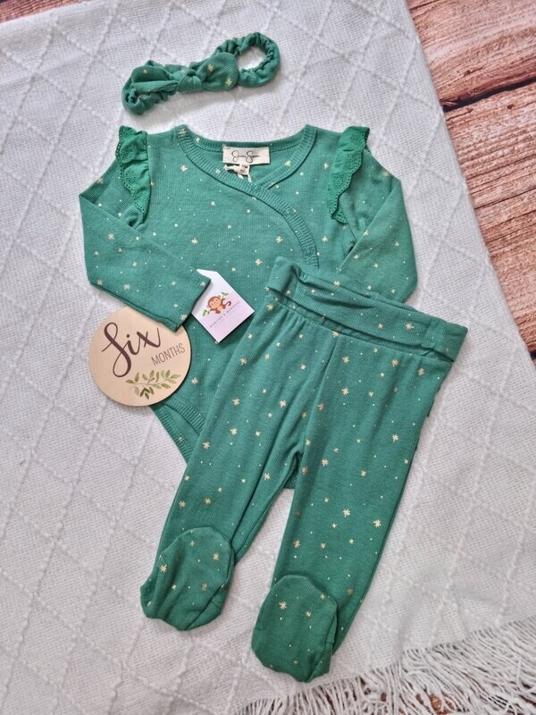 Set 3 piezas Jessica Simpson, bodysuit verde estrellitas doradas + pantalón + cintillo,  6 a 9m