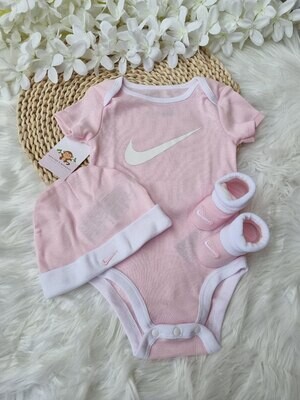 Set 3 piezas nike rosa 6 a 12 meses