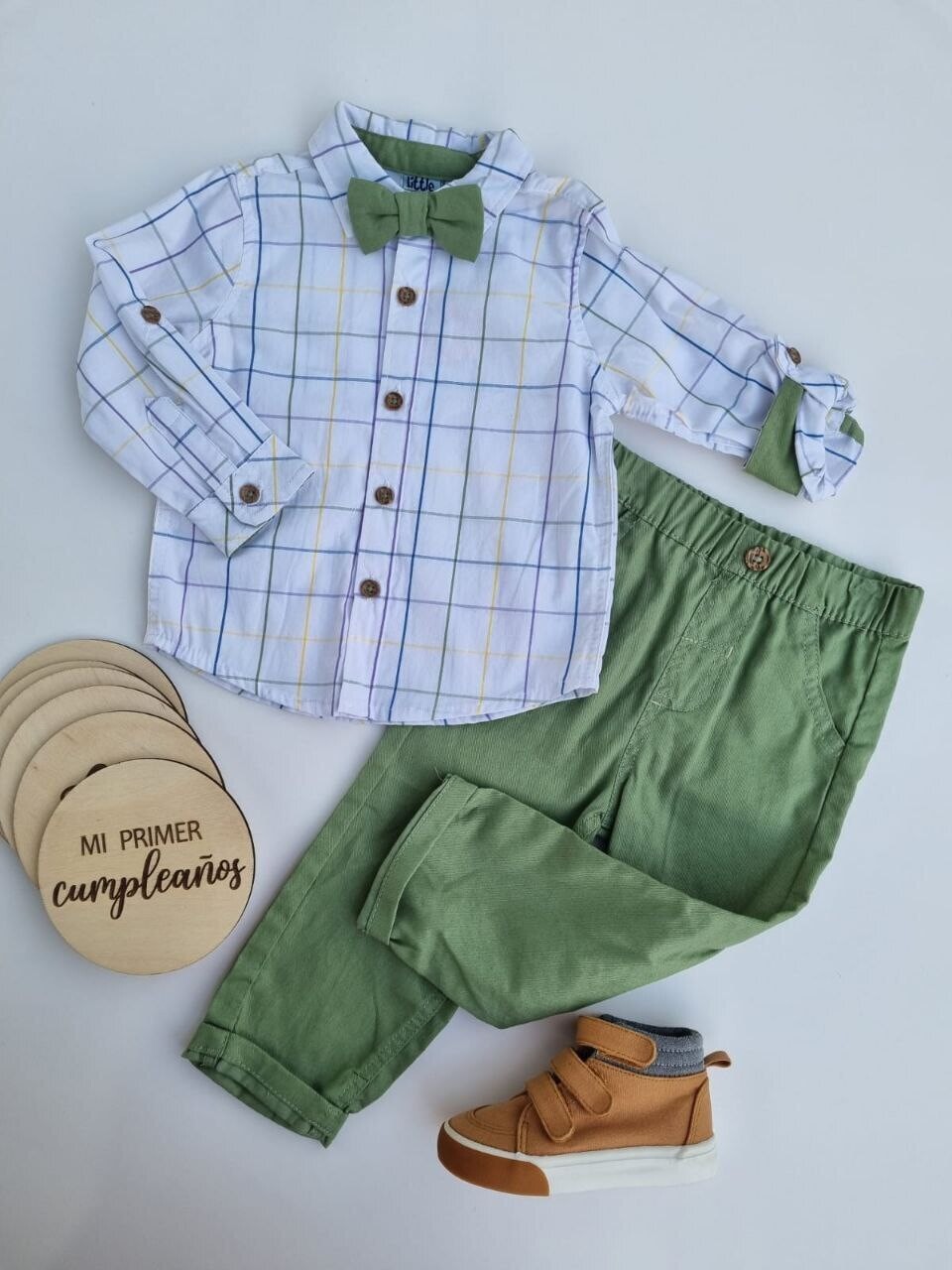Set 3 piezas, camisa mangas larga cuadros + pantalón verde olivo + corbatín, 18 meses
