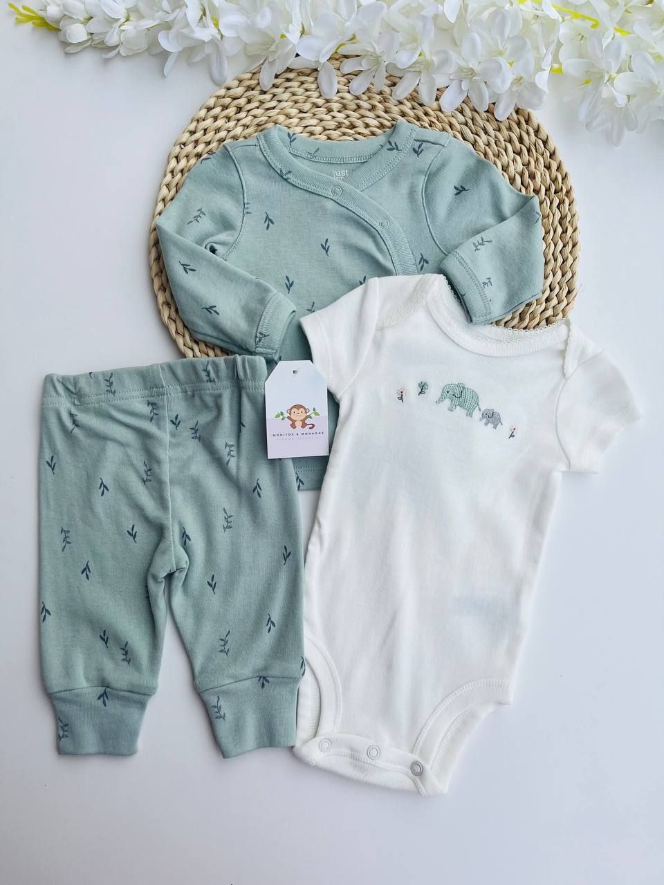 Set 3 piezas Carters, body elefantitos + abrigo + pantalón, 3 meses
