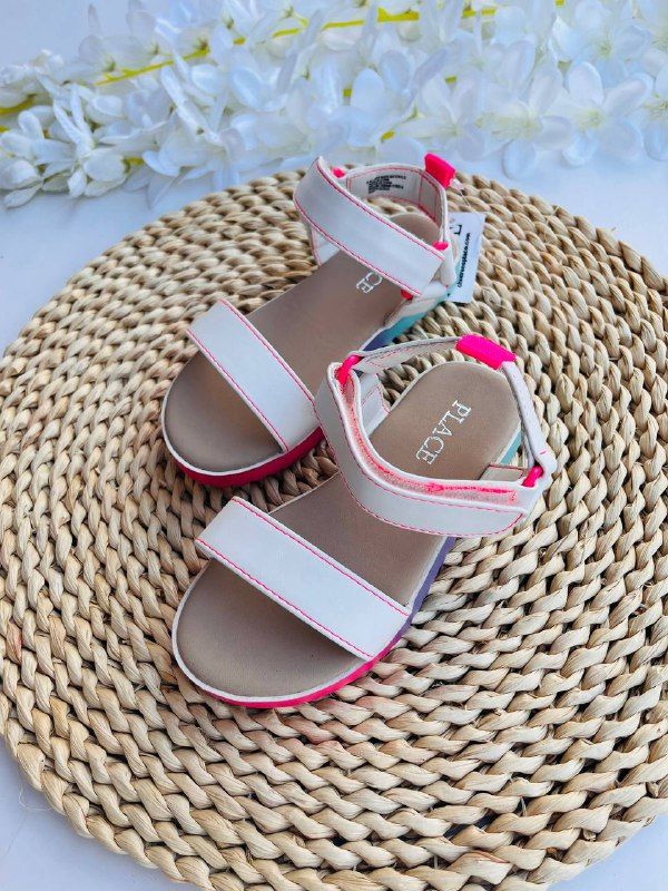 Sandalias Children&#39;s Place, blancas con detalles fucsia, talla 8us (24)