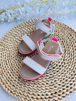 Sandalias Children&#39;s Place, blancas con detalles fucsia, talla 8us (24)
