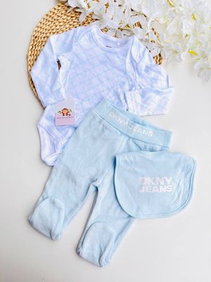 Set DKNY, body m/l + pantalón + babero, 3 a 6m