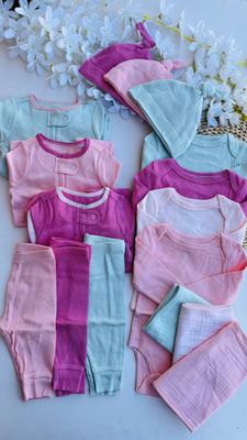 Ajuar 16 piezas, 4 bodys m/l + 3 monitos + 3 pantaloncitos + 3 gorritos + 3 toallas para eructos, 0 a 3m