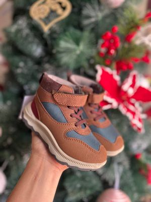 Botines Oshkosh, talla 8us (24eur)
