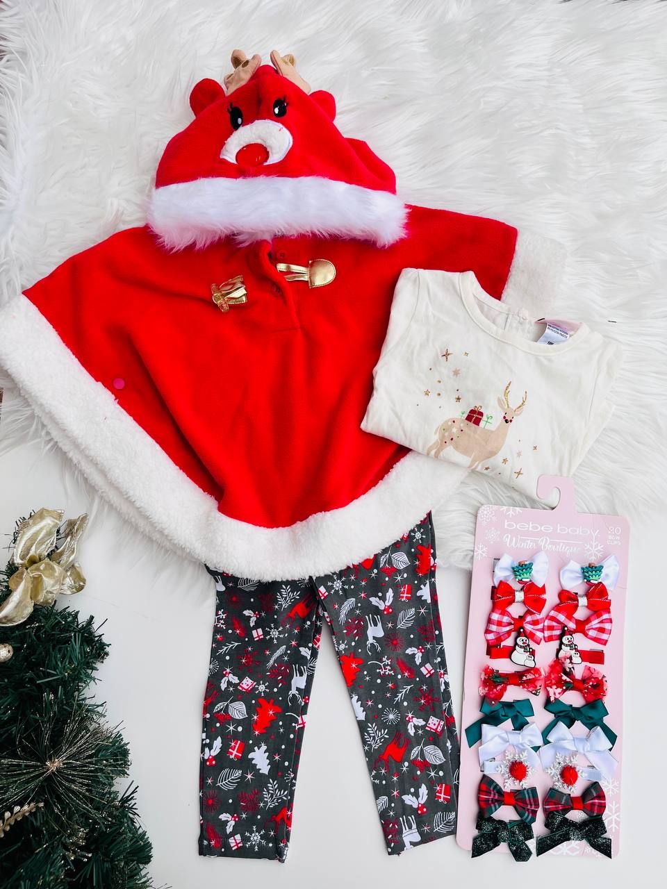Set 3 piezas Little Lass, busito beige renito + leggins gris + poncho rojo renito, 18m
