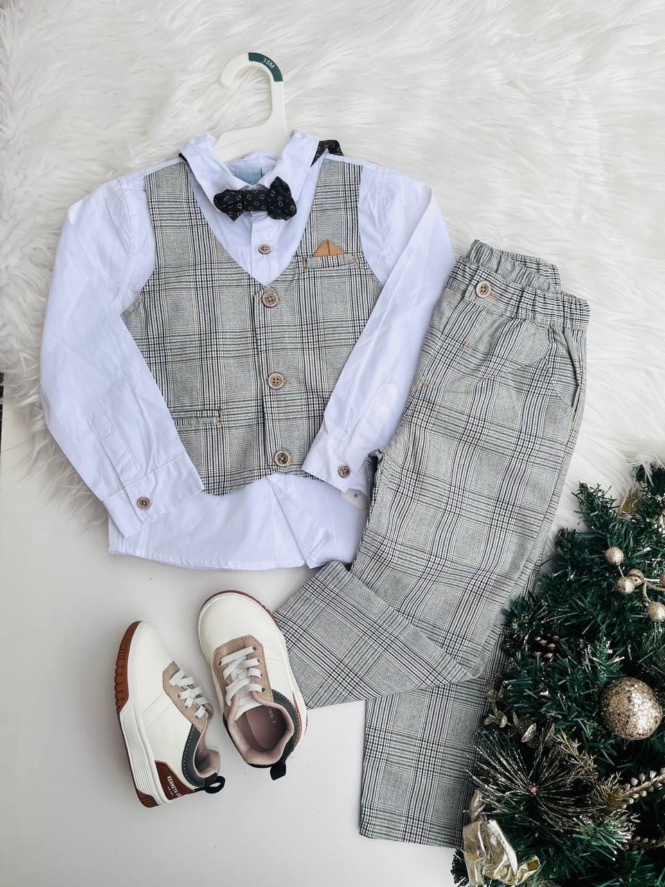 Set 3 piezas Little Lad, camisa blanca con chaleco gris + pantalón + corbatín, 3 años