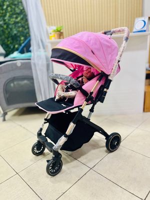 Cochecito Vince, estilo maleta con mango reversible