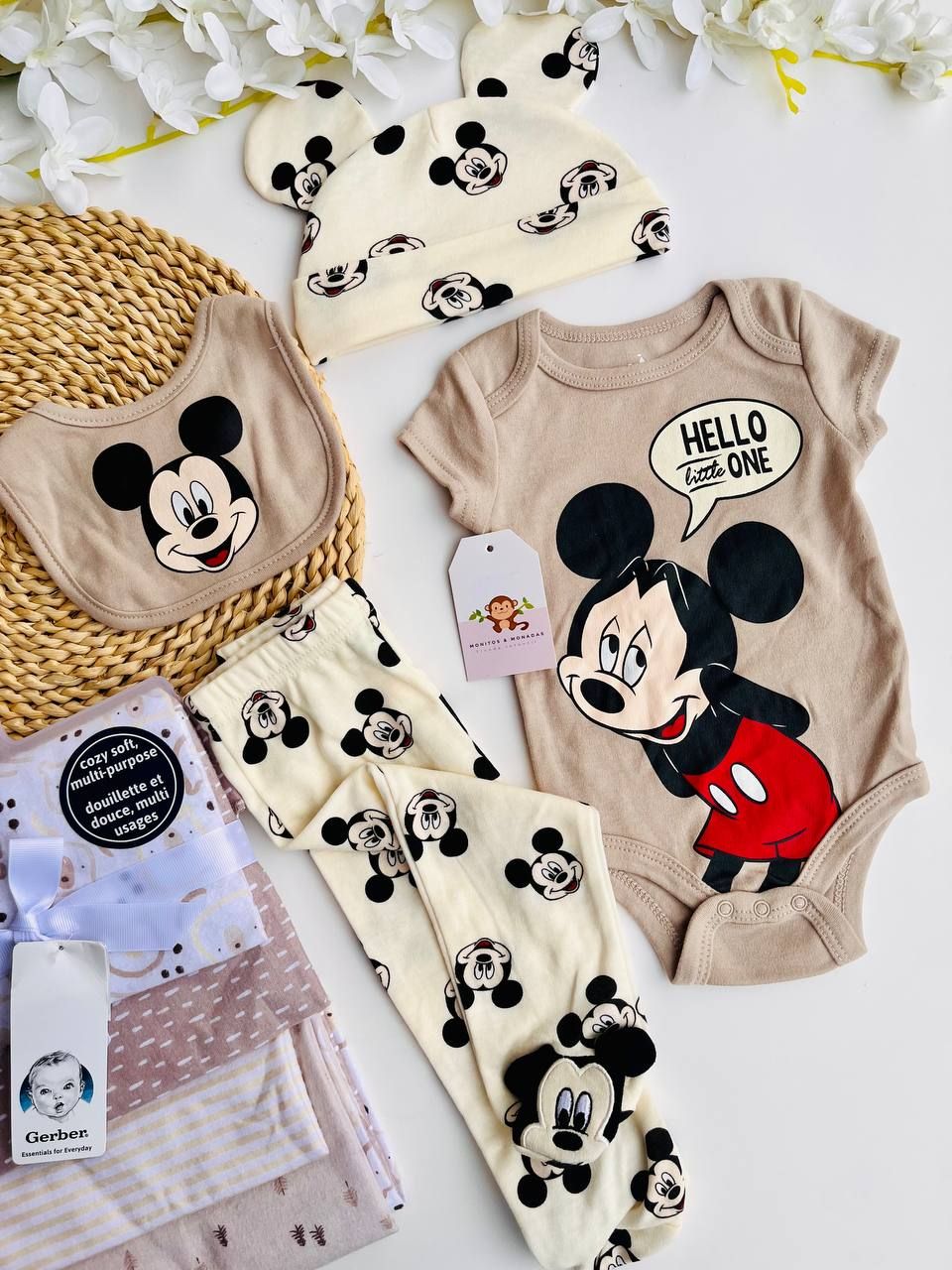 Set 4 piezas Mickey M, body + pantalón + babero + gorrito, 0 a 3m