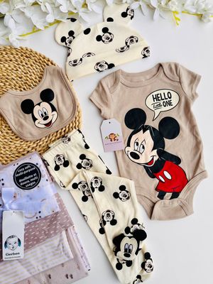 Set 4 piezas Mickey M, body + pantalón + babero + gorrito, 0 a 3m
