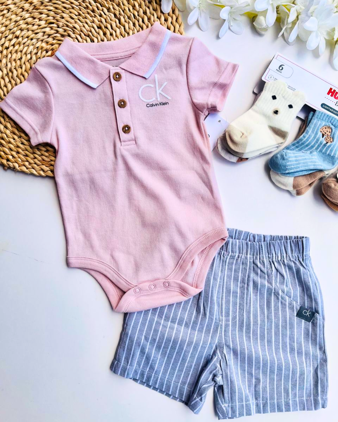 Set Calvin Klein, body + short, 6 a 9m
