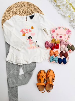 Set 2 piezas, busito blanco + leggins gris puntitos, 24 meses