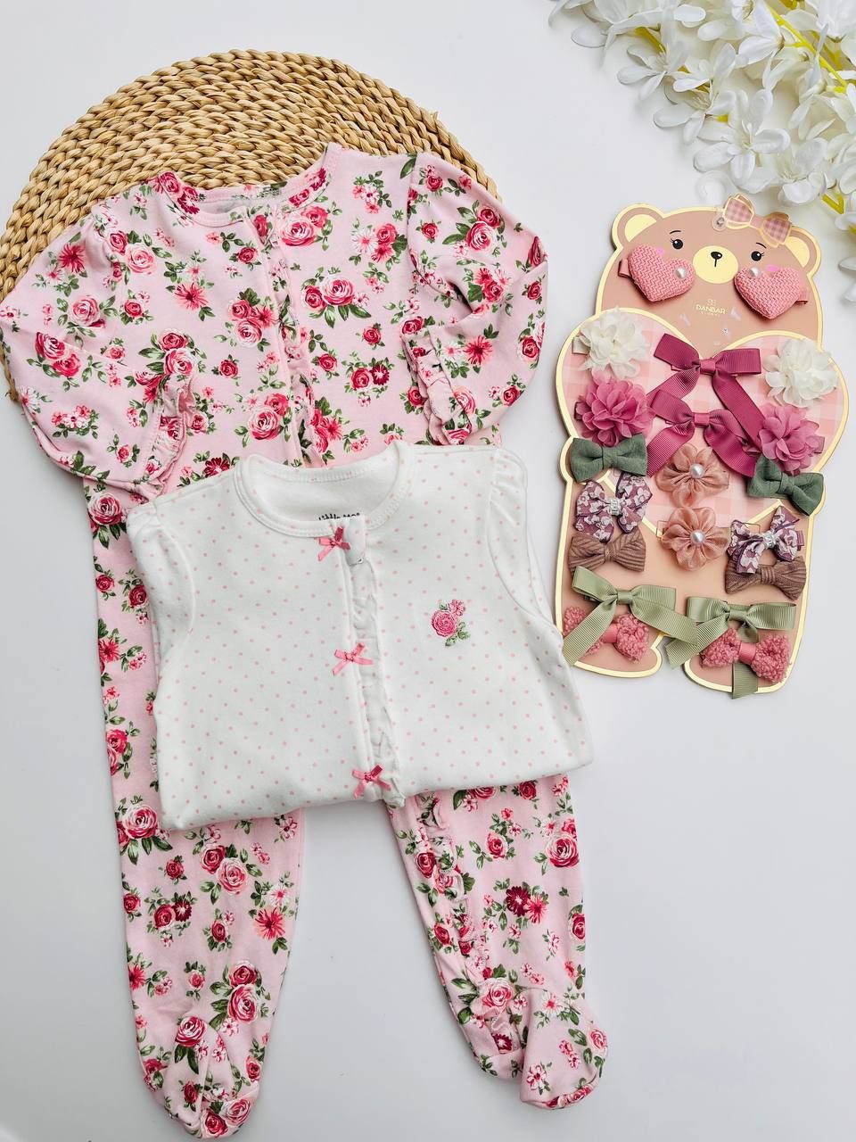 Pack 2 monitos little me, blanco + floreado, 9 meses.