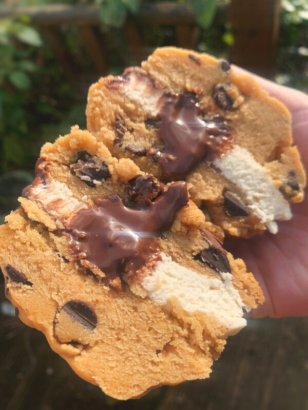 NUHTELLA COOKIE SANDWICH