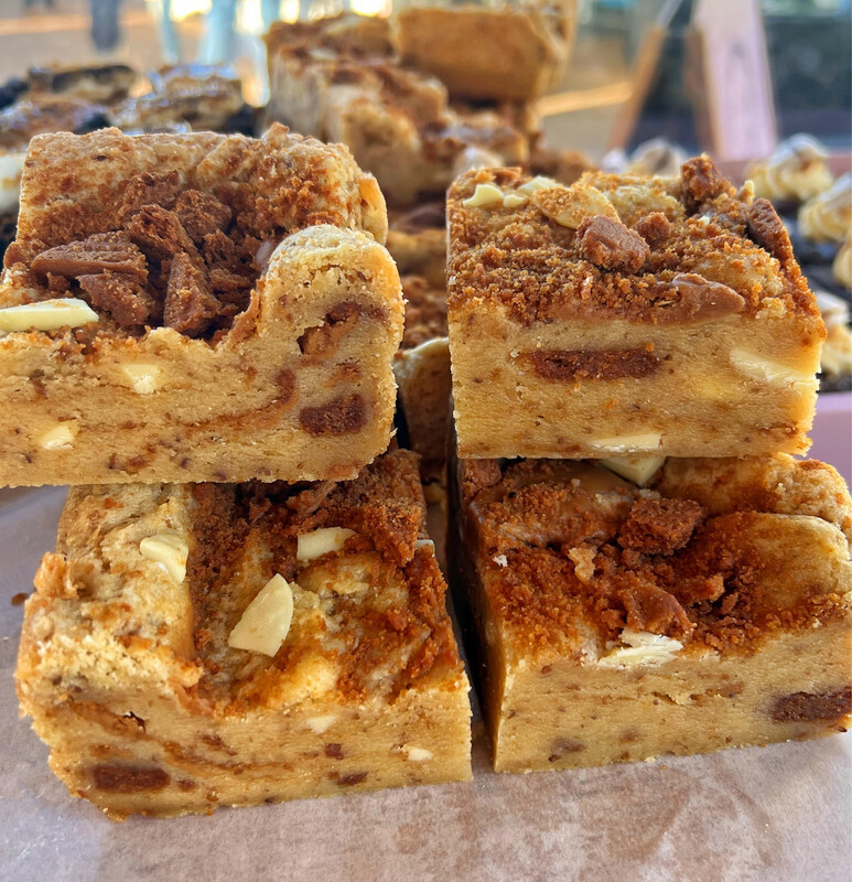 WHITE CHOC BISCOFF BLONDIE