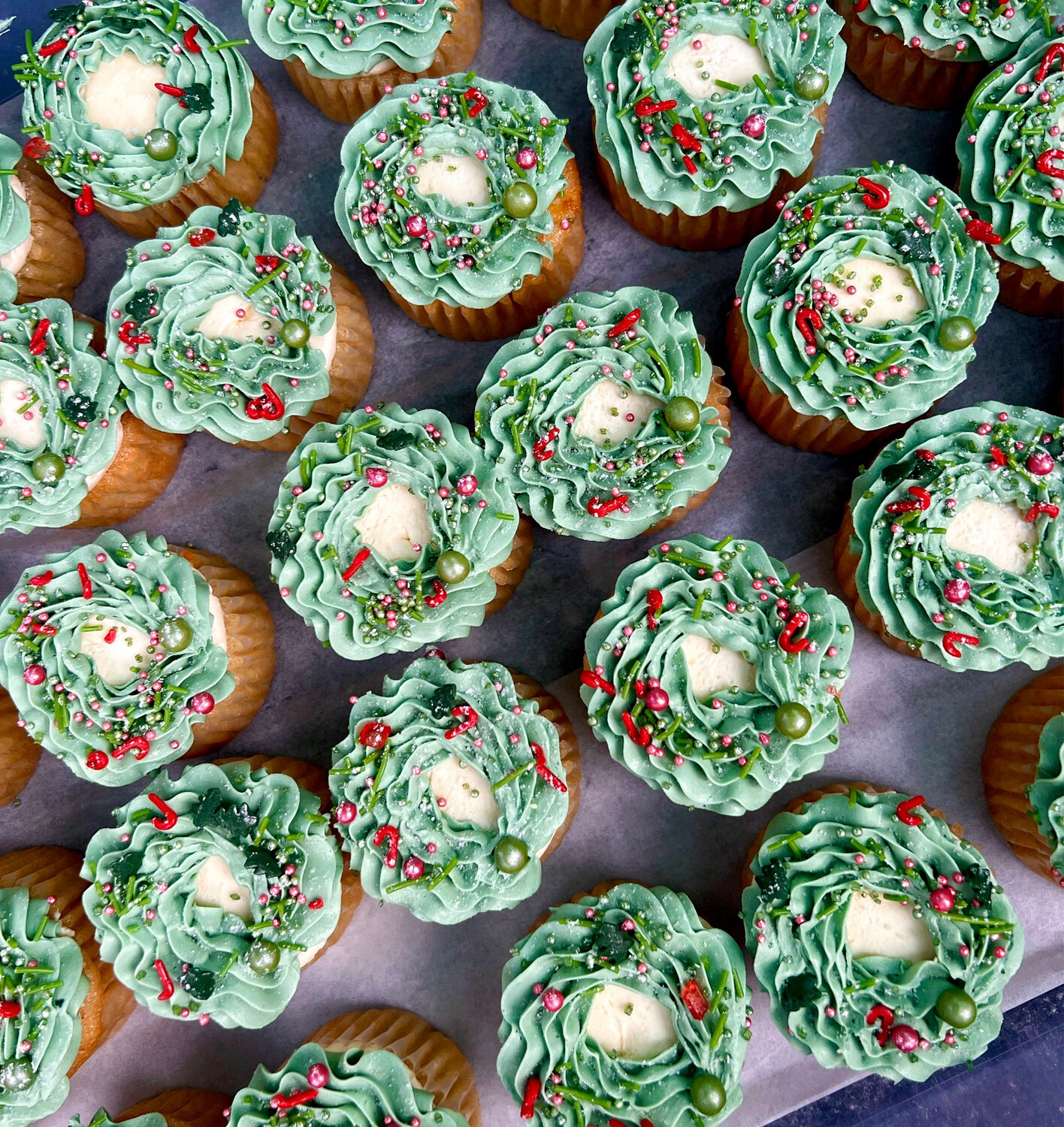 CHRISTMAS CUPCAKES