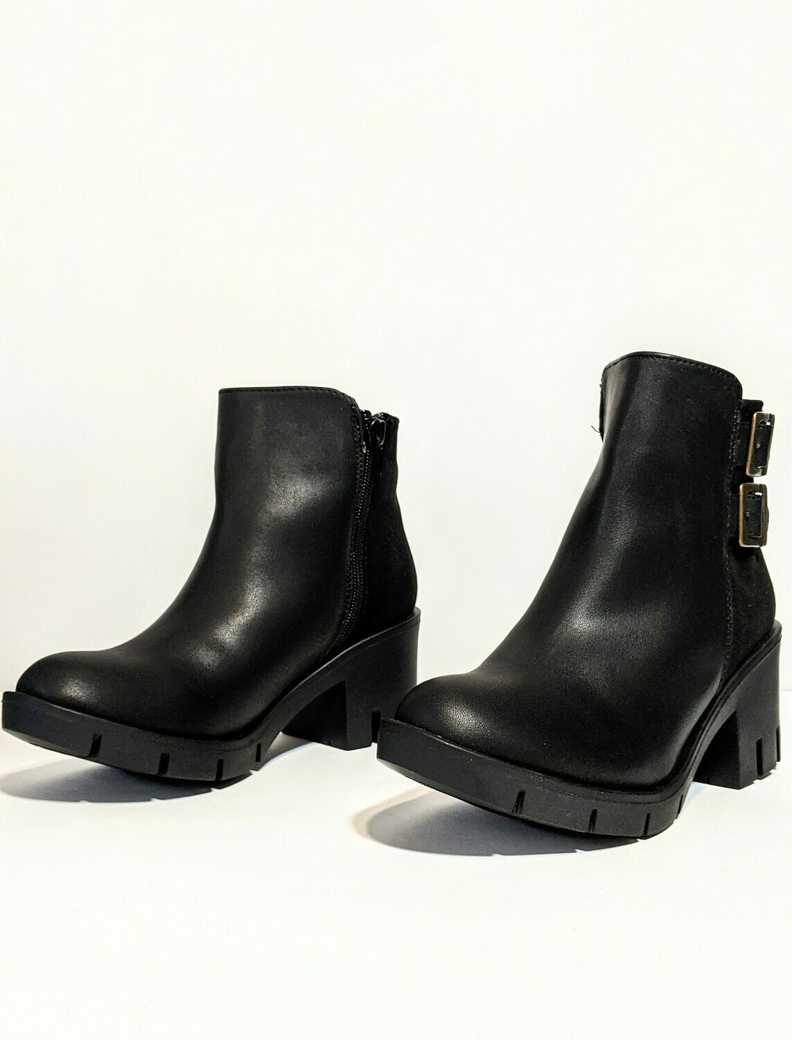 Botas con broche de tacón grueso