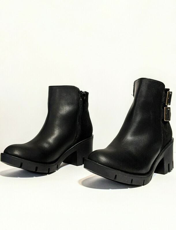 Botas con broche de tacón grueso