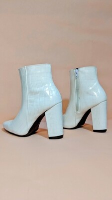 Botas de tacón grueso con diseño de cocodrilo