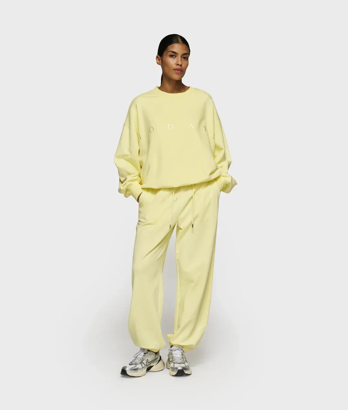 10 Days Bar Jogger Logo Yellow