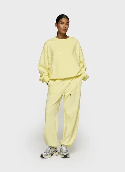 10 Days Bar Jogger Logo Pastel Yellow