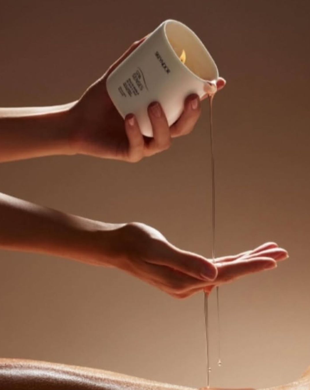 Massatge amb espelmes aromàtiques