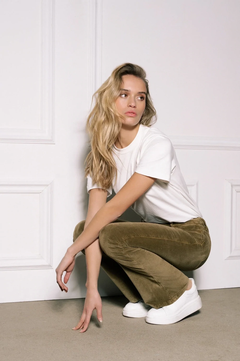 Homage to Denim - Jane Colored Velvet Flared Pants - Army Green