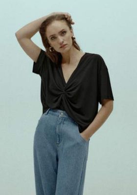 Homage to Denim - Flowy V-neck top with knot - Black
