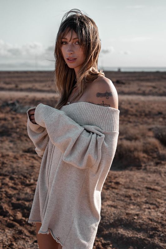 MOOST WANTED - Lola Off Shoulder Sweater - Light Beige
