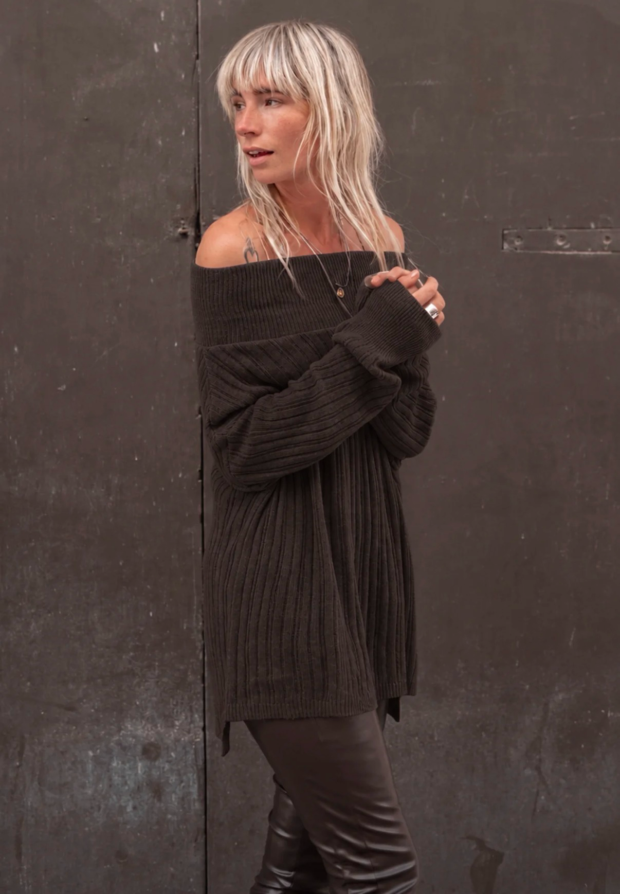 MOOST WANTED -Leila Off Shoulder Sweater - Dark Brown