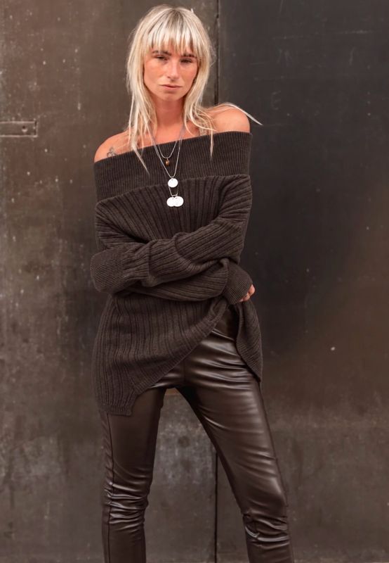 MOOST WANTED -Leila Off Shoulder Sweater - Dark Brown