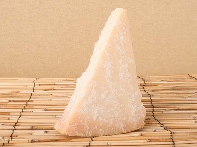 Parmigiano Reggiano - Scaglia - 1/2 Pound