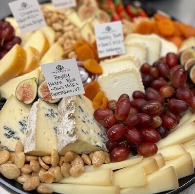 The Connoisseur Cheese Platter (V)