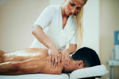 DIPLOMLEHRGANG Therapeutische Massage inkl. medizinische Grundlagen