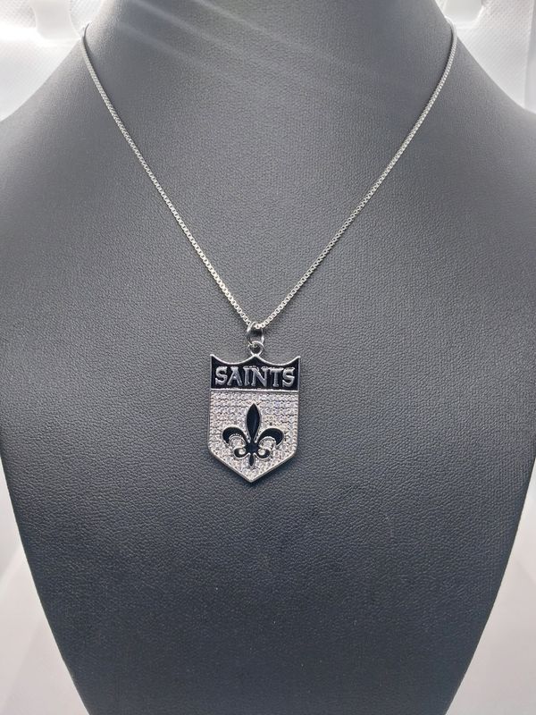 Rhinestone Shield  Necklace - Silver