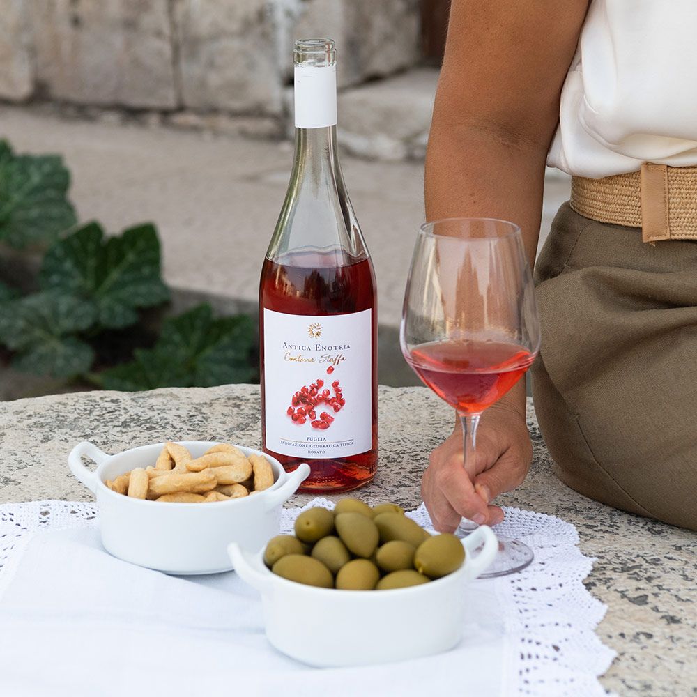 Tour and Wine Tasting 3 wines Tasting + typical Apulian taralli