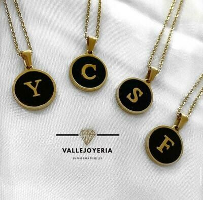Collar Letra Negra