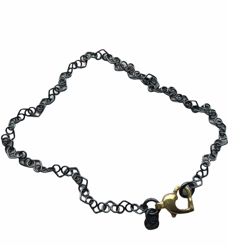 Armbånd hjerte I hjerte. Oxyderet med hjertelås I Forgyldt. Sterlingsølv. Fra