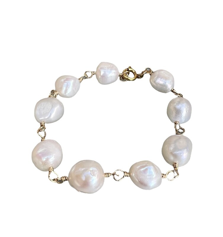 Unika armbånd. Store hvide ferskvandsperler