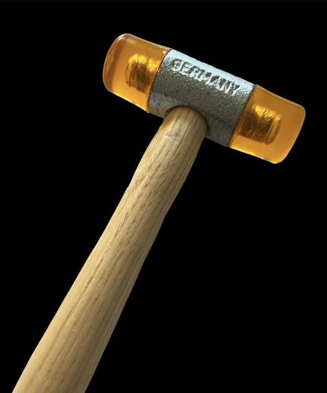 Hammer med plastik hoved.